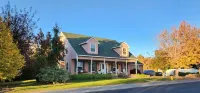 Alegria!  Five Bedroom Colonial Style Home Conveniently Located! Pet Friendly! - 4성급