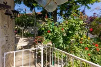 Le P'tit Pichot Charming Cottage in little wine village 8kms from Beaune Hotels in Nantoux