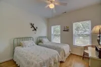 Beautiful house minutes from the beach!