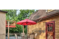 Luxury lakefront apartment - and a pool! Pool open Memorial Day - Labor Day.