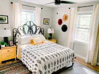 Hilltop Boho Bungalow close to Lake Blue Ridge and Downtown Blue Ridge