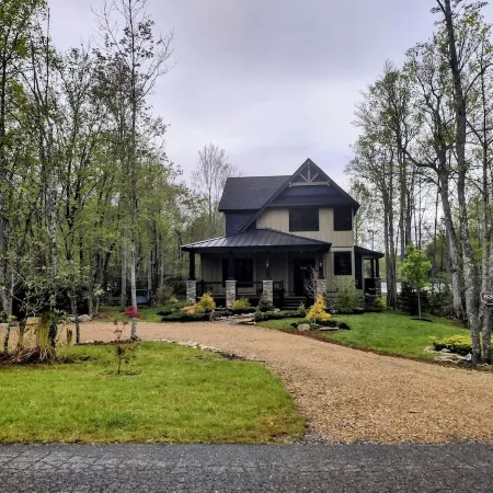 Cozy Mountain Escape—Sweetgrass Retreat for Romance & Family Fun