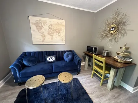 Cozy Court Street #3 Steps from Everything!