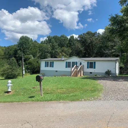 Scenic Mountain Views 4 Bed 2 Bath