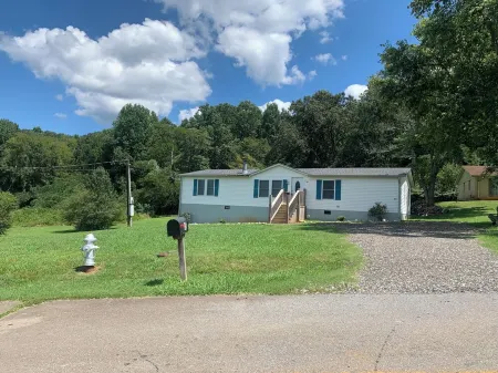 Scenic Mountain Views 4 Bed 2 Bath