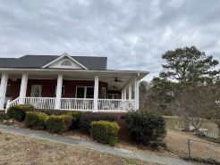 Wonderful House on Weiss Lake! Two piers and nearby boat launch. Sleeps 16