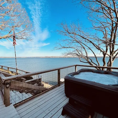 "Sunrise Cottage" Beautiful Lakefront Panoramic View W/ Hot Tub and Boat Dock