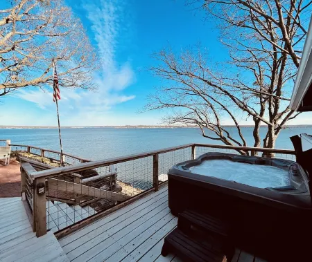 "Sunrise Cottage" Beautiful Lakefront Panoramic View W/ Hot Tub and Boat Dock