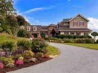 8000sf Luxurious Estate with Majestic Mountain Views Black Mountain / Asheville Hotels in Broad River