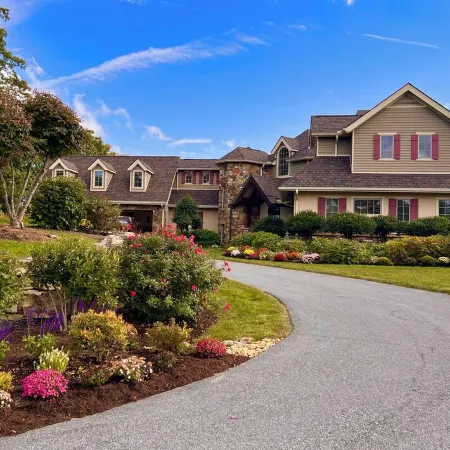 8000sf Luxurious Estate with Majestic Mountain Views Black Mountain / Asheville