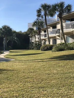 Gorgeous waterfront condo steps from the beach! Отели рядом с достопримечательностью «Pensacola Beach Gulf Side Artificial Reef»