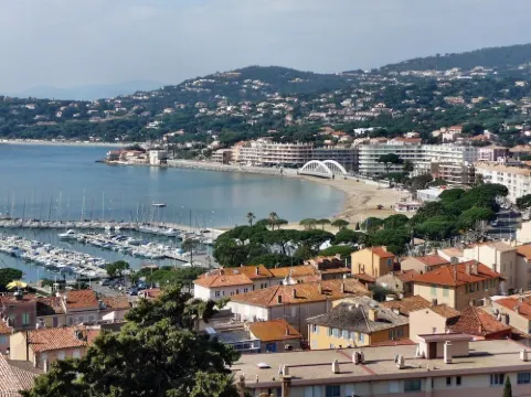 Sainte-Maxime. Rent studio 4 persons in a quiet charm. 200m range.