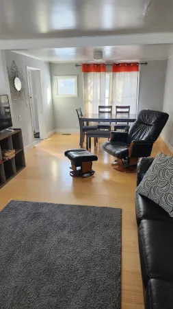 Easy access to IU, Downtown, Bryan Park, Coffee Shops and Restaurants