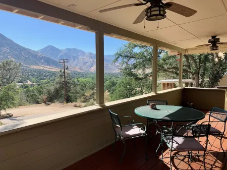 Secluded Yet Close!  Meadow Oak Cabin, Kernville