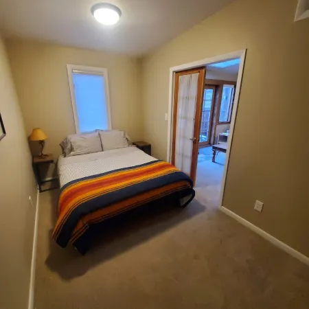 Cozy Downtown Guesthouse