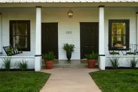 Hill Country Hickory House-Walk to Llano River & Downtown-Free Gym Access