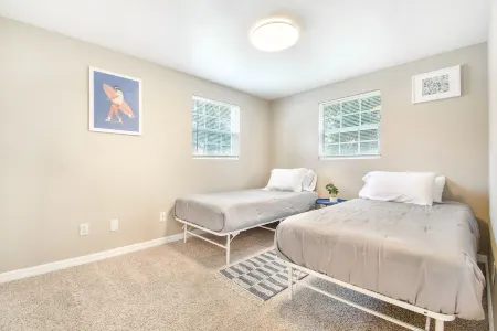 Minutes to Hard Rock casino, downtown, Busch Garden