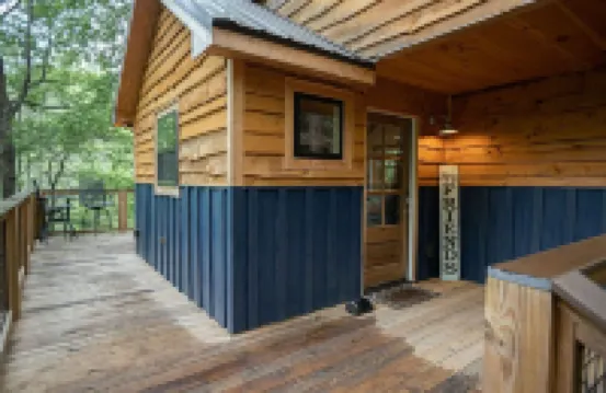 Secret Stash: Secluded Treehouse Overlooking Creek