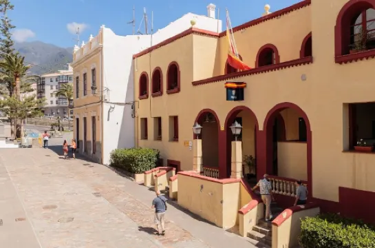 Spacious and bright apartment with large terrace next to the beach of S / C de la Palma 5 p.