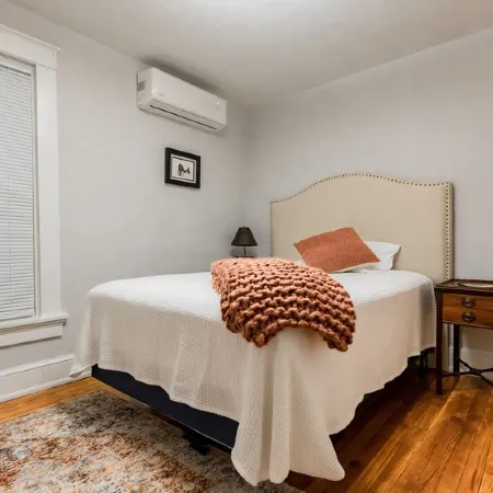 Beautiful Remodeled Downtown Frederick Cottage (Pet-Friendly)