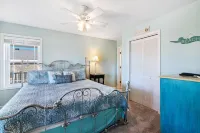 Ocean Views with a 1 minute walk to beach access! Linens & Bath Towels included!