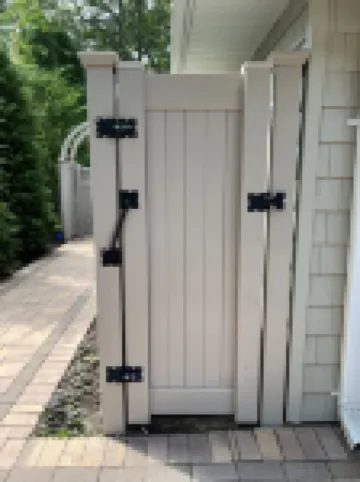 Cozy Hamptons get away, pool, minutes from beaches, shops, restaurants and more!