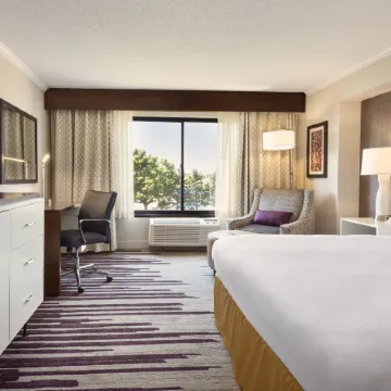 DoubleTree by Hilton Hotel Milwaukee - Brookfield