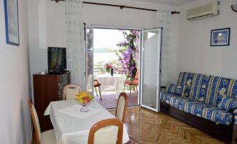 Apartments Zdravko