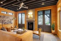 Private Modern Cabin with Hot Tub and Outdoor Shower. Pet Friendly!