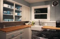 Fremont vintage  2bed apt-pets private back yard 프리몬트 호텔