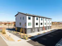 Charming townhome w/direct access to River Trail, Las Colonias and Downtown GJ!