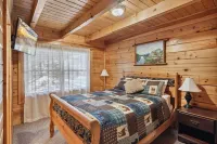Cabin Retreat: Secluded Deck ~ Hot Tub ~ Game Room