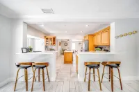 Heated Pool+Hot Tub! Private Beach Access!