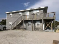 Newly remodeled &100 steps to the beach access.  Very clean and close to beach.