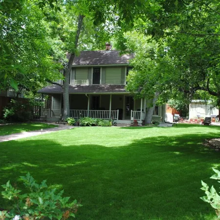 Downtowns Best Location Pied-à-Terre