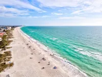 Large Beach Home 5 Houses from the Sand! Heated Pool & Tiki Bar, Game Room.