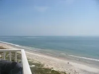 Beautiful Beachside Condo in Ormond-by-the-Sea