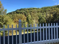 Restored 1800s Farmhouse in Beautiful Hocking Hills Hotels in Good Hope Township