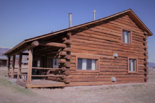 Enjoy a Get-A-Way @ this cozy log cabin on Eagle Nest Lake, in Eagle Nest NM!!