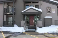 Chic, Chamonix Chalet walk to Canyon Lodge -Legal Rental Hotels near Mammoth Mountain Ski Area