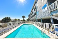 Enjoy 1ST Floor W/Pool. Kitchen Well Stocked.Always Updating! 10 Star - Pools