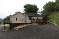 Riverview Getaways (only 13 miles to La Crosse WI or Iowa border)