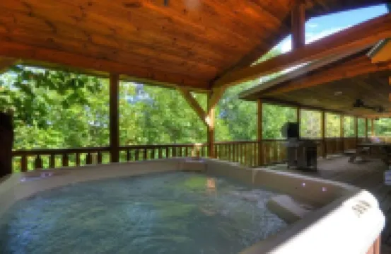 5br Log Cabin: Hot Tub, Firepit, Game Room, Yard! Near Fontana, Bryson, and NOC