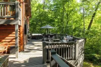 Story Book Cabin with Mountain Views, Game Cave, Hot Tub and Close to Downtown