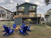 Spacious (multi) Family Home - Walk to Beach and Restaurants - "Cerulean C"