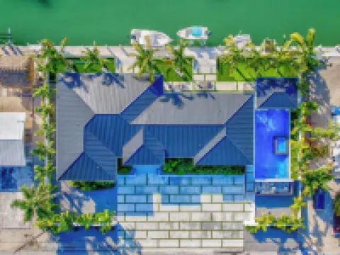 Paradise Oceanside Estate- 6 Bedrooms & 9 BR + Office + Theater Room – SLEEPS 14