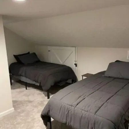 Charming 2bdrm house, minutes from Spooky Nook Отели в г. Гамильтон