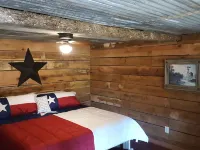 Texas Bunkhouse at Bluegill Lake Cabins Hotels in Van Zandt County