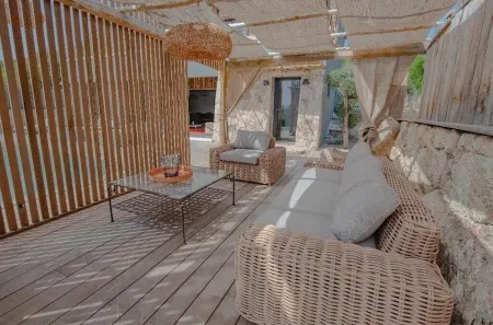 Villa Standing Plein Sud, Piscine Miroir, à 2 Minutes des Plus Belles Plages Отели в г. Альбитречча