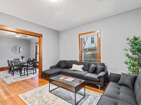 Cozy 3BR 1Mile From Downtown